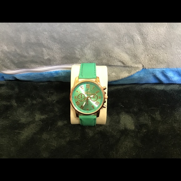 Watch - Picture 4 of 4